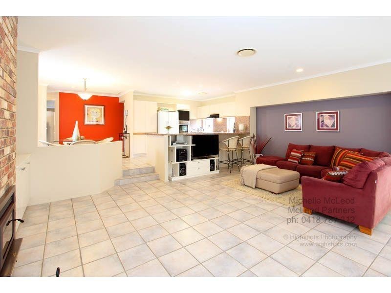 18 Chadston Close, Kenmore Hills QLD 4069