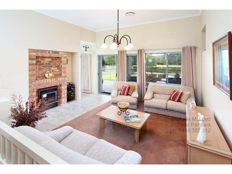 18 Chadston Close, Kenmore Hills QLD 4069