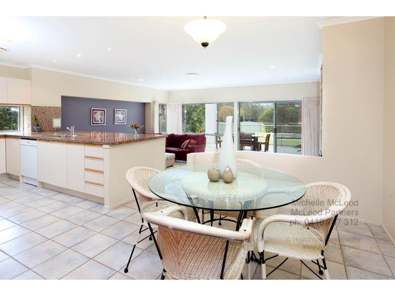 18 Chadston Close, Kenmore Hills QLD 4069