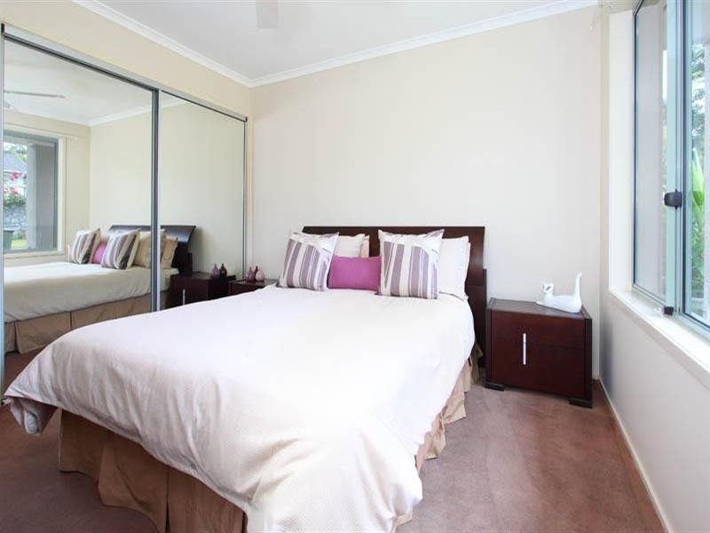 18 Chadston Close, Kenmore Hills QLD 4069