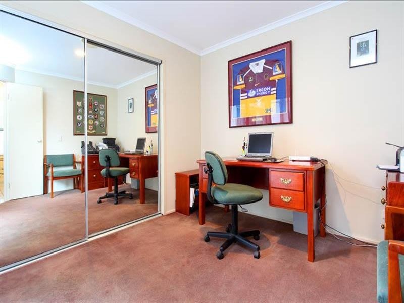 18 Chadston Close, Kenmore Hills QLD 4069