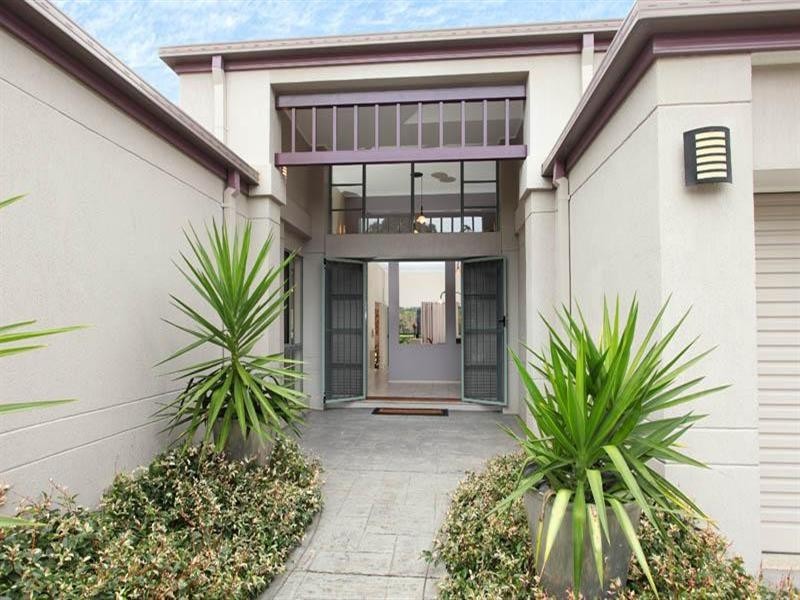 18 Chadston Close, Kenmore Hills QLD 4069