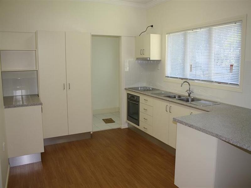12 Mitre Street, St Lucia QLD 4067