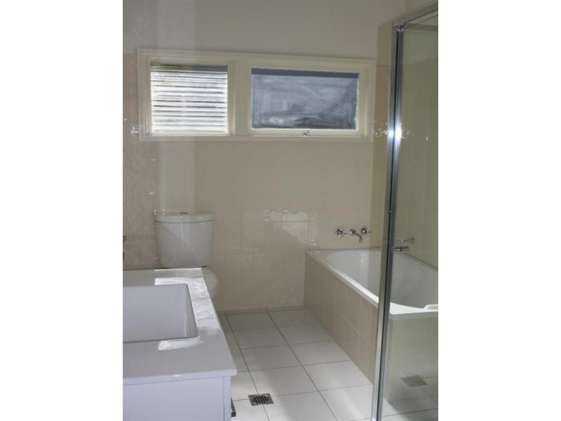 12 Mitre Street, St Lucia QLD 4067
