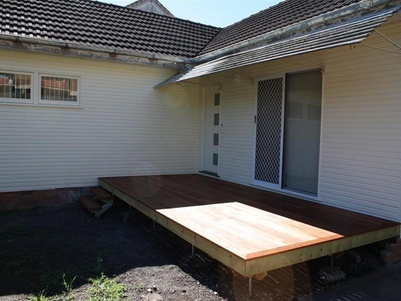 12 Mitre Street, St Lucia QLD 4067