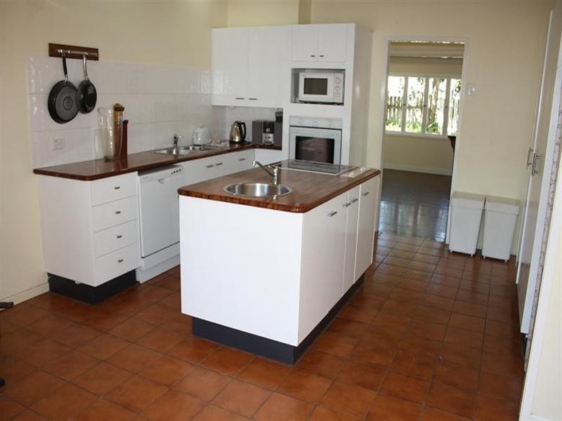 176 Hawken Drive, St Lucia QLD 4067