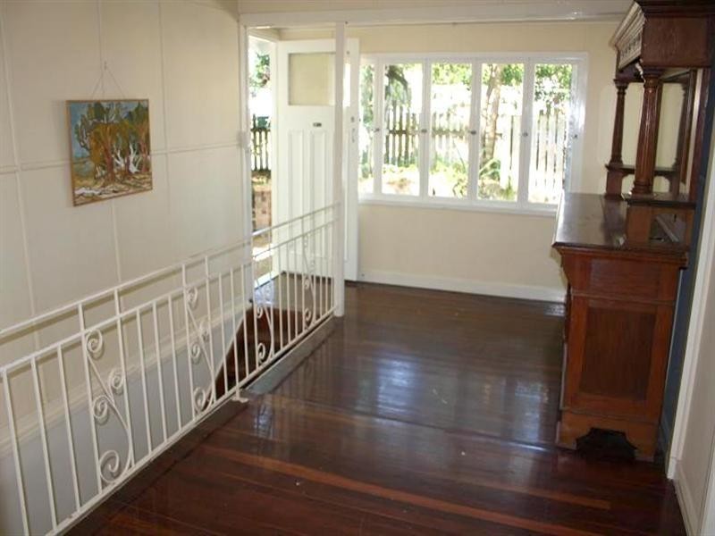 176 Hawken Drive, St Lucia QLD 4067