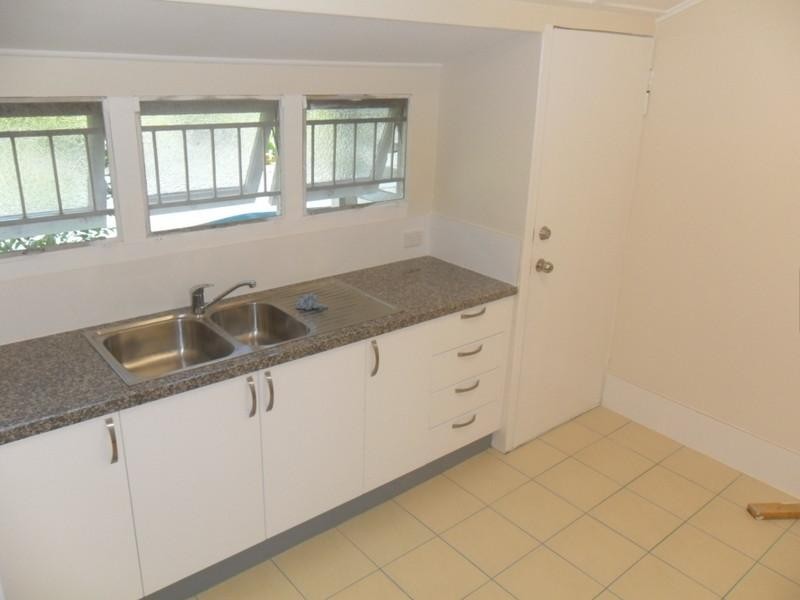 243 Sir Fred Schonell Drive, St Lucia QLD 4067