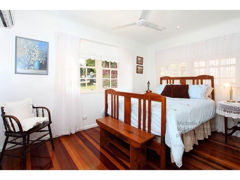 128 Burbong Street, Chapel Hill QLD 4069