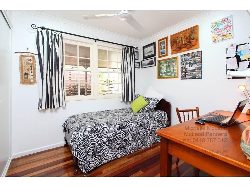 128 Burbong Street, Chapel Hill QLD 4069