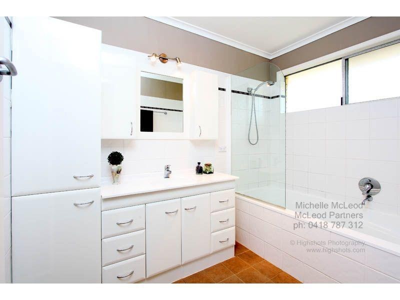 128 Burbong Street, Chapel Hill QLD 4069