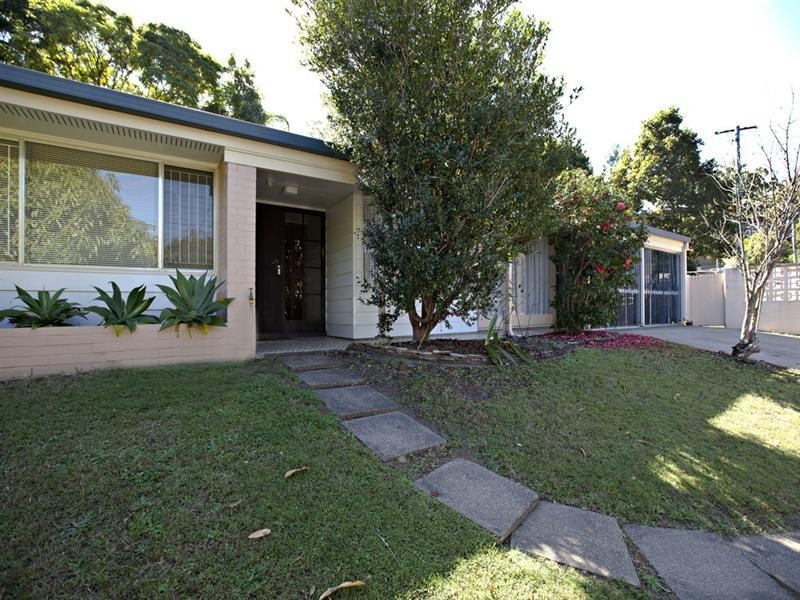 2 Whitian Street, Chapel Hill QLD 4069