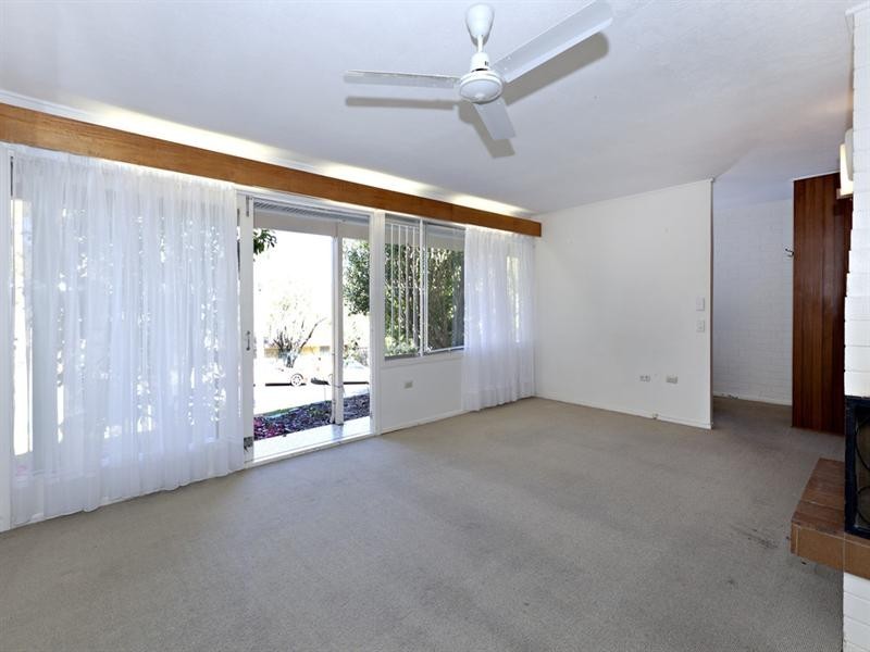 2 Whitian Street, Chapel Hill QLD 4069