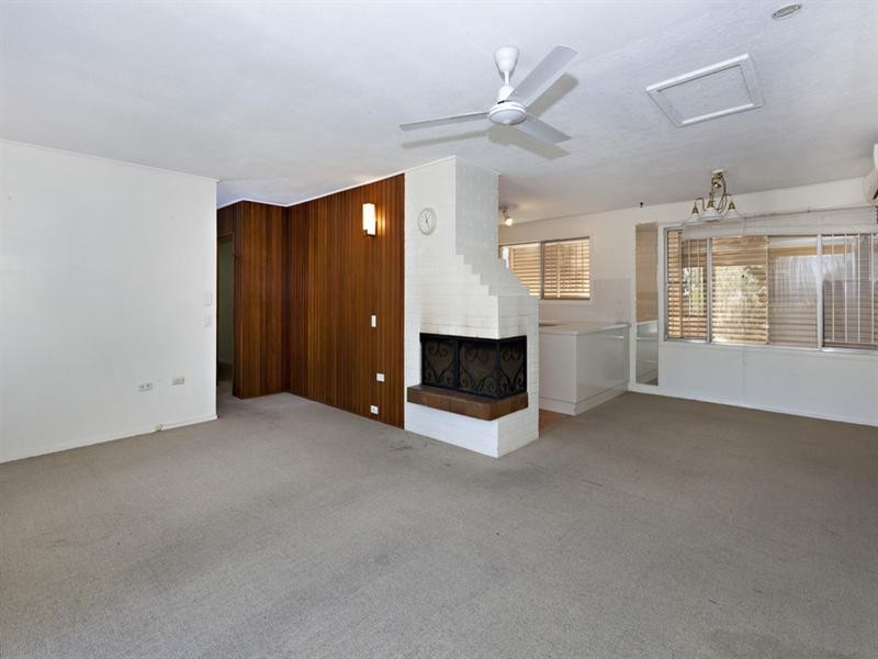 2 Whitian Street, Chapel Hill QLD 4069