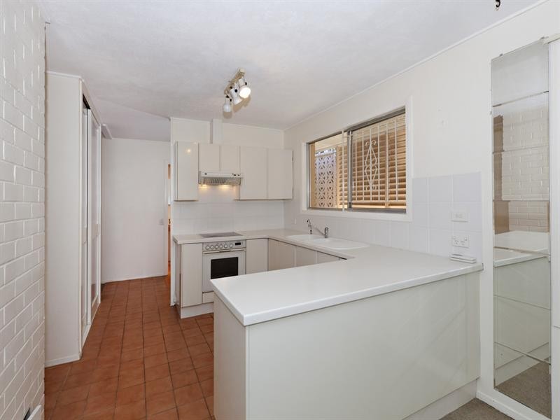 2 Whitian Street, Chapel Hill QLD 4069