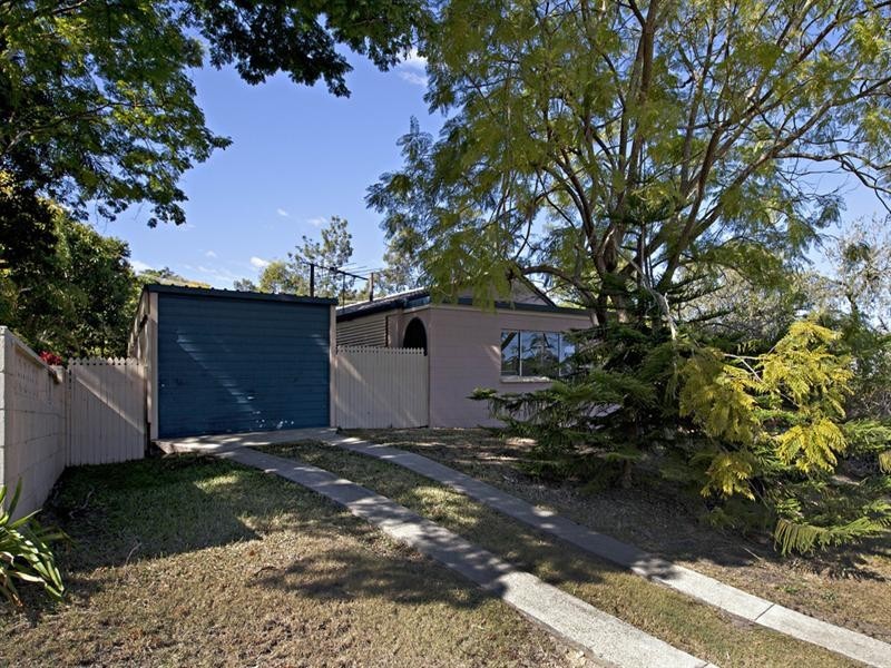 2 Whitian Street, Chapel Hill QLD 4069