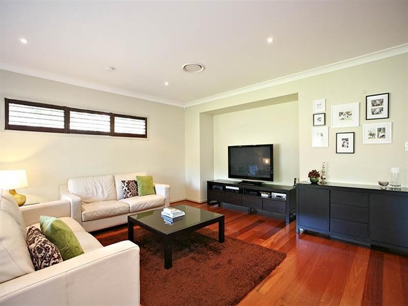 14 Ootana Street, Chapel Hill QLD 4069