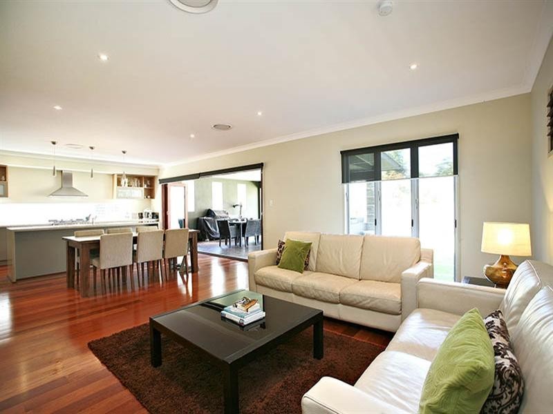 14 Ootana Street, Chapel Hill QLD 4069