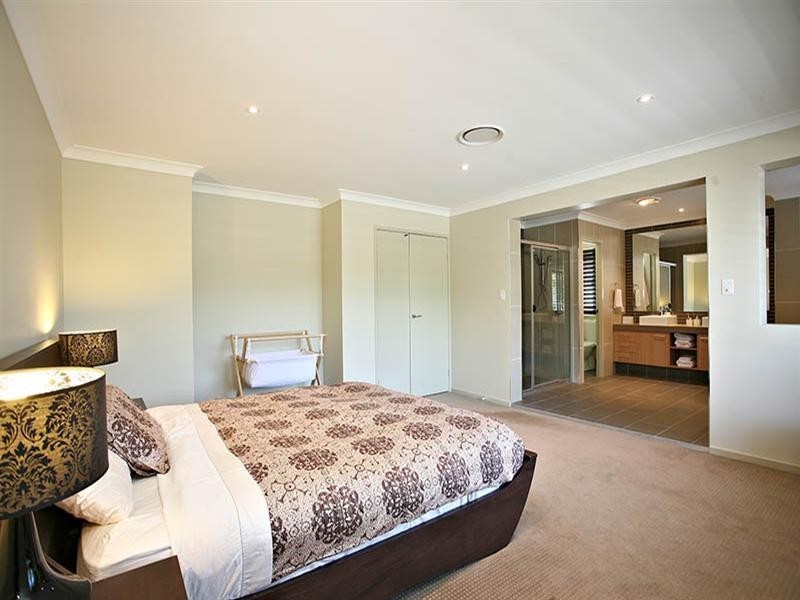 14 Ootana Street, Chapel Hill QLD 4069