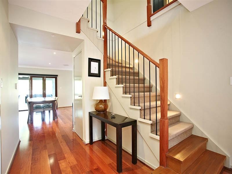 14 Ootana Street, Chapel Hill QLD 4069