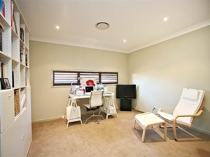 14 Ootana Street, Chapel Hill QLD 4069