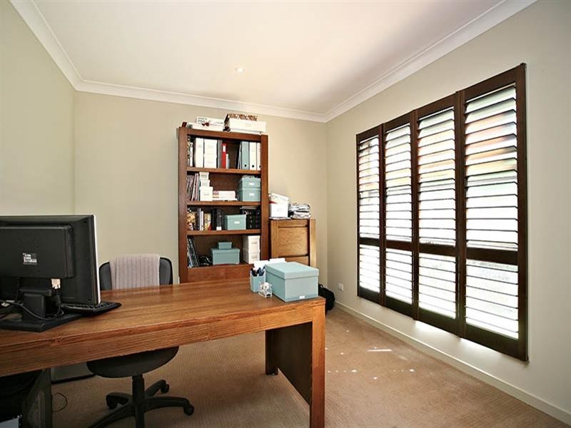 14 Ootana Street, Chapel Hill QLD 4069