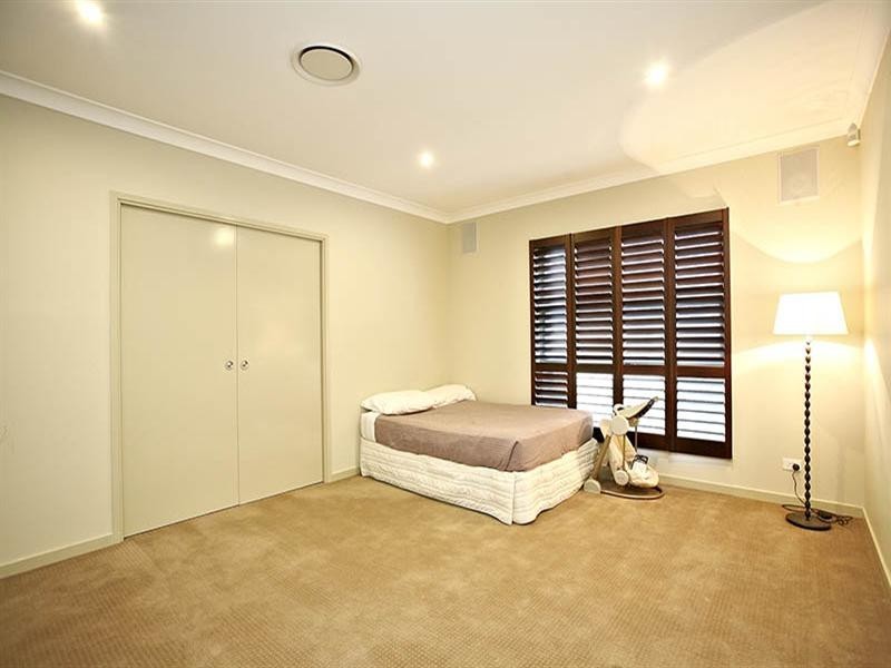 14 Ootana Street, Chapel Hill QLD 4069