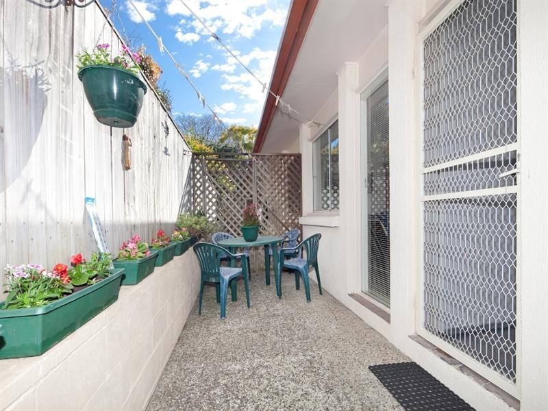 1/104 Carmody Road, St Lucia QLD 4067