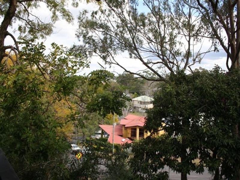 32 Victoria Street, Indooroopilly QLD 4068