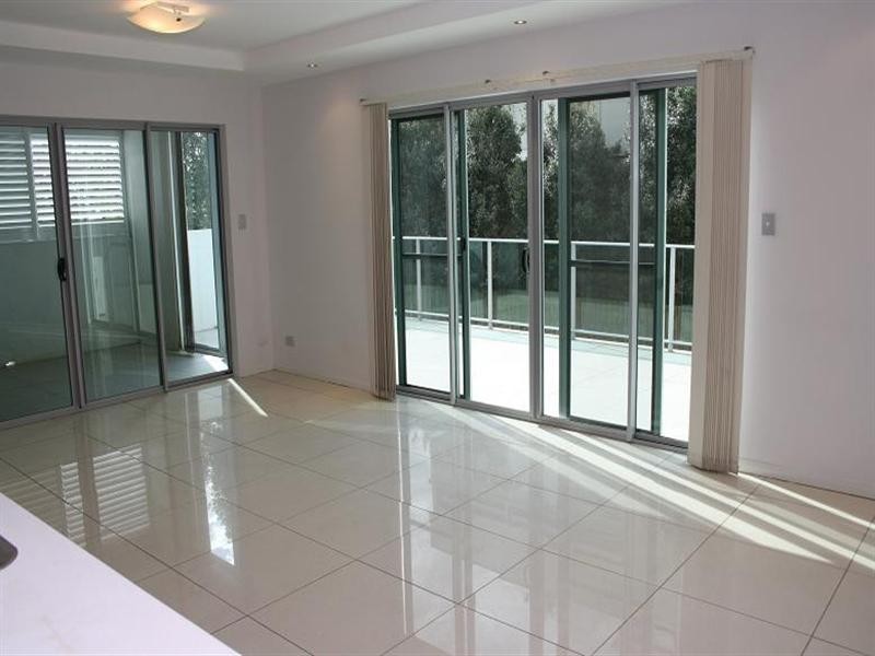 102/28 Dengate Lane, St Lucia QLD 4067