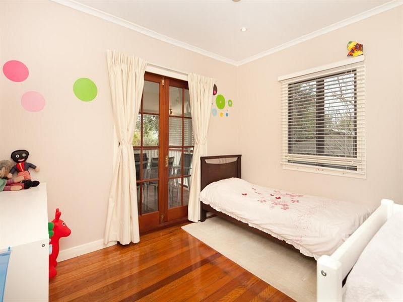 124 Strong Avenue, Graceville QLD 4075