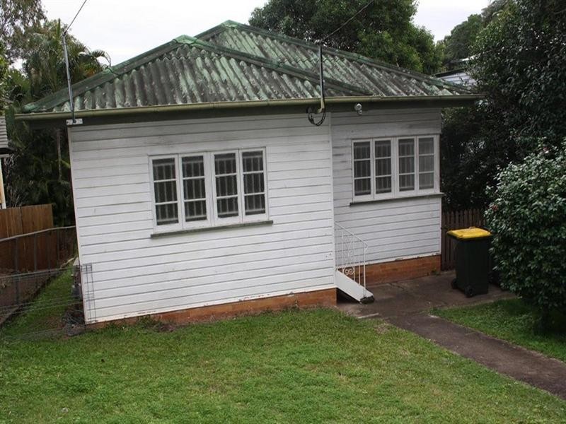 27 Saunders Street, Indooroopilly QLD 4068