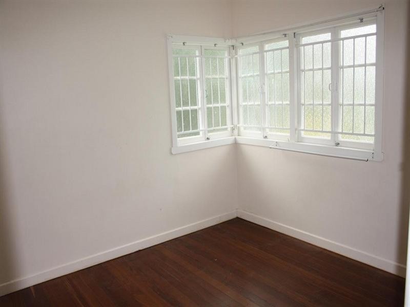 27 Saunders Street, Indooroopilly QLD 4068