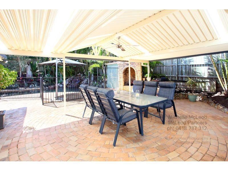 47 Tangmere Street, Chapel Hill QLD 4069