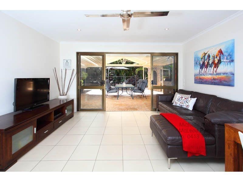 47 Tangmere Street, Chapel Hill QLD 4069