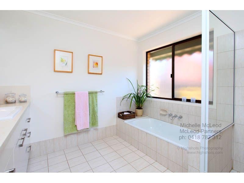 47 Tangmere Street, Chapel Hill QLD 4069