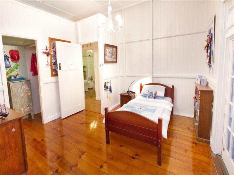 143 Waverley Road, Taringa QLD 4068