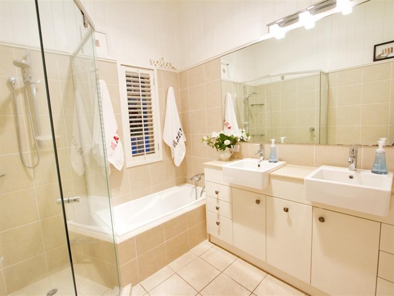 143 Waverley Road, Taringa QLD 4068