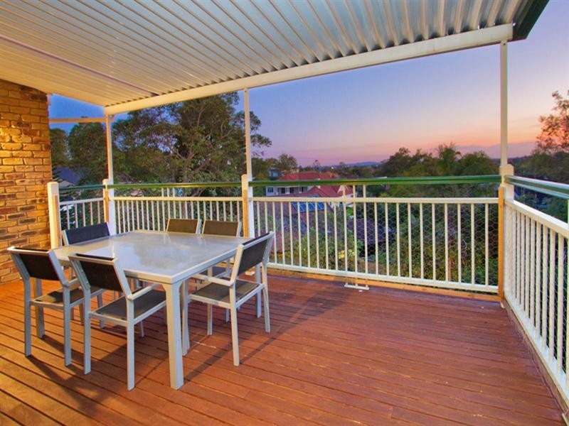 17 Seventh Avenue, St Lucia QLD 4067