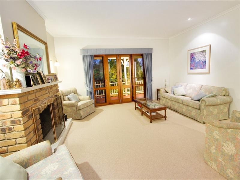 17 Seventh Avenue, St Lucia QLD 4067