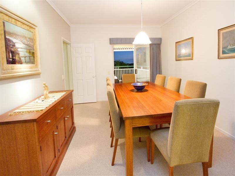 17 Seventh Avenue, St Lucia QLD 4067