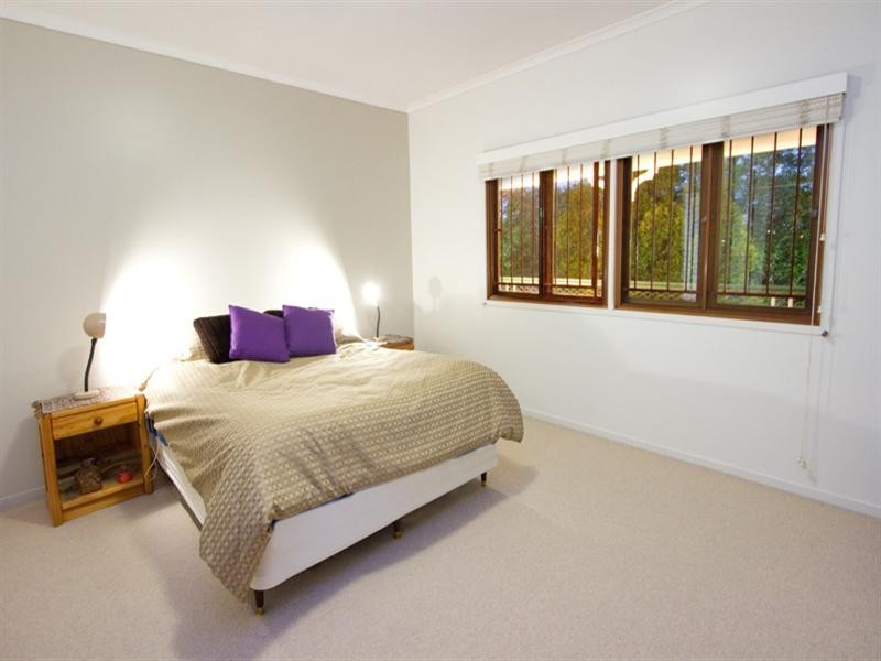 17 Seventh Avenue, St Lucia QLD 4067