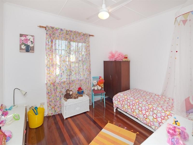 60 Hall Avenue, Corinda QLD 4075