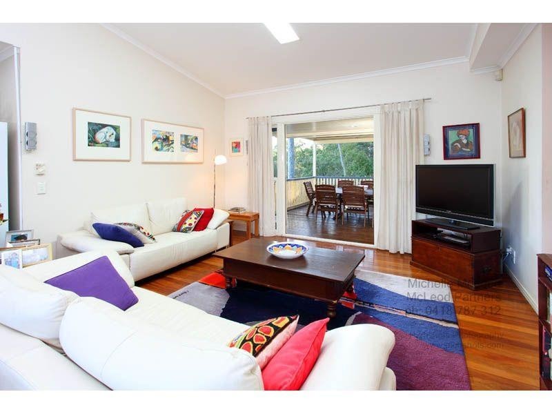 52 Mukurta Street, Chapel Hill QLD 4069