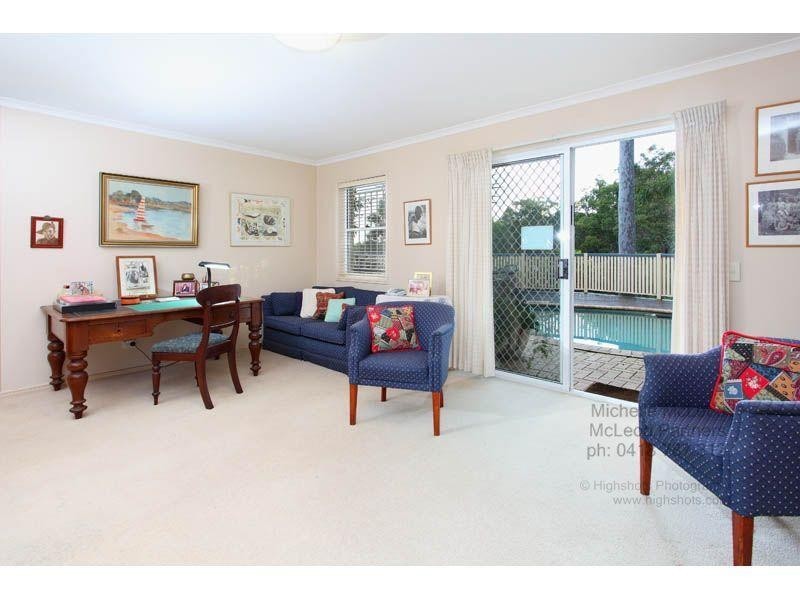 52 Mukurta Street, Chapel Hill QLD 4069