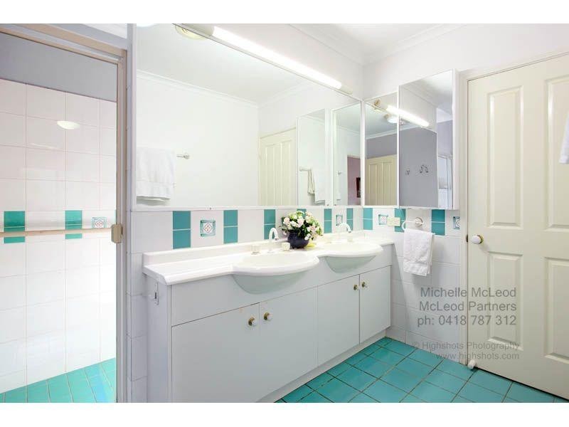 52 Mukurta Street, Chapel Hill QLD 4069