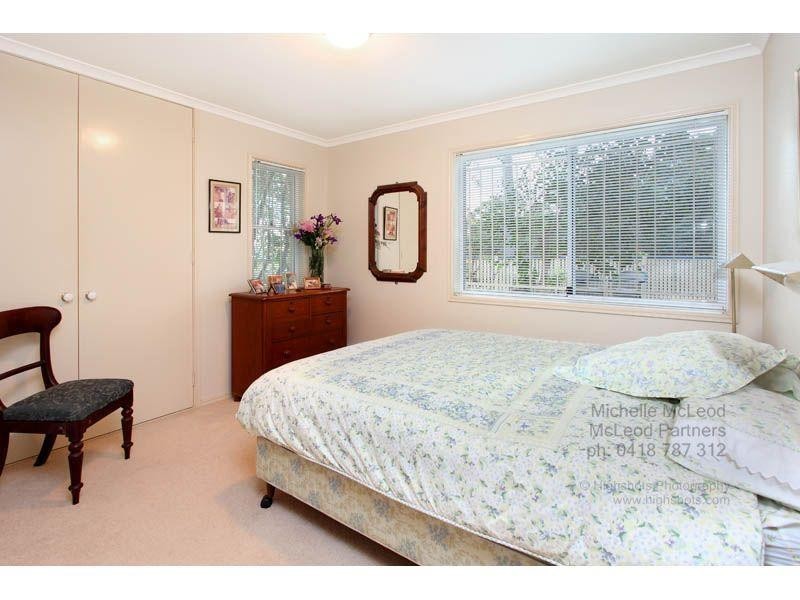 52 Mukurta Street, Chapel Hill QLD 4069