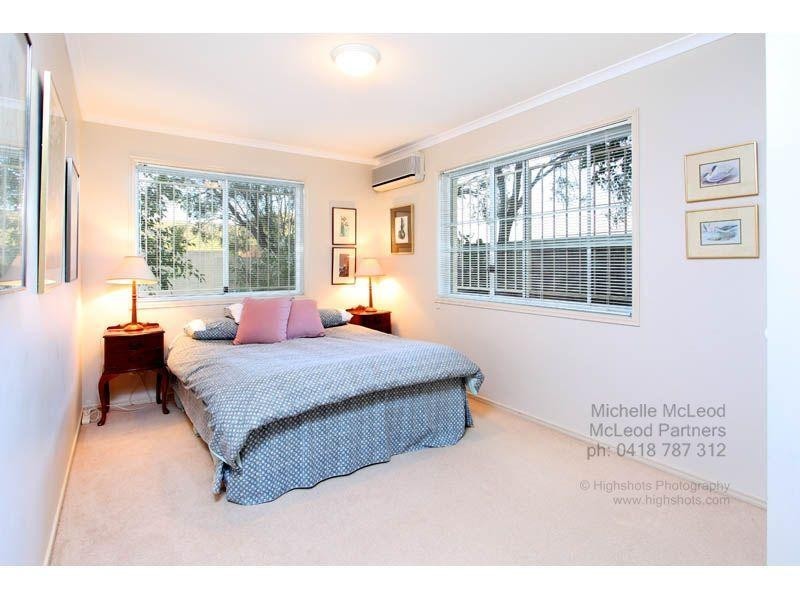 52 Mukurta Street, Chapel Hill QLD 4069