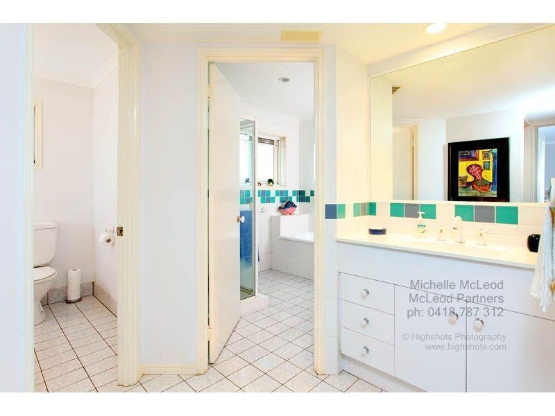 52 Mukurta Street, Chapel Hill QLD 4069