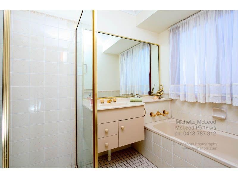 29 Nankoor Street, Chapel Hill QLD 4069